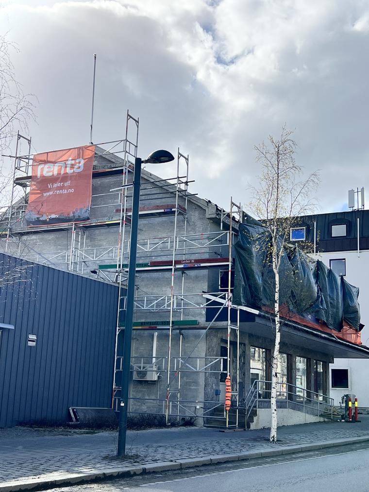 Sandbl&aring;st front fasade