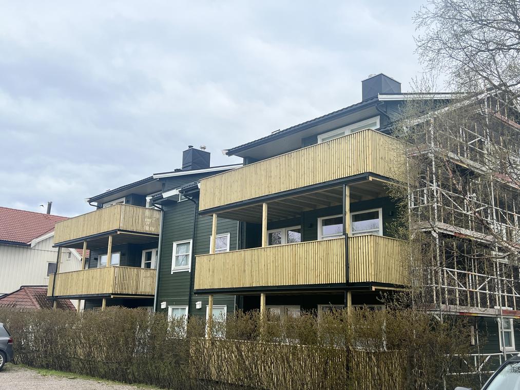 Ny kledning, ferdig malt og nye verandaer